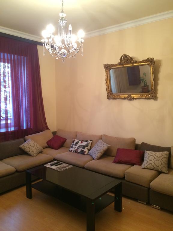 Apartment On Hanrapetutyan Street Ereván Exterior foto