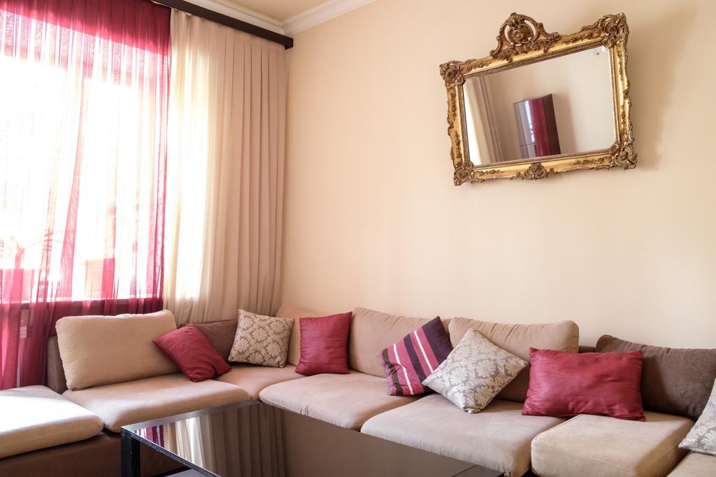 Apartment On Hanrapetutyan Street Ereván Exterior foto