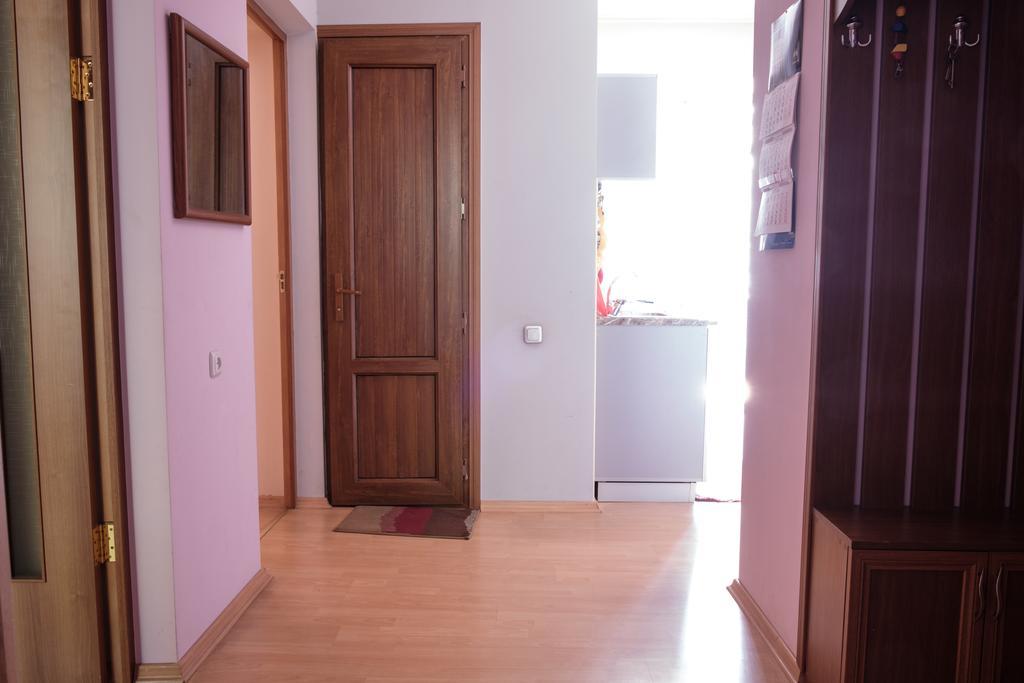 Apartment On Hanrapetutyan Street Ereván Exterior foto