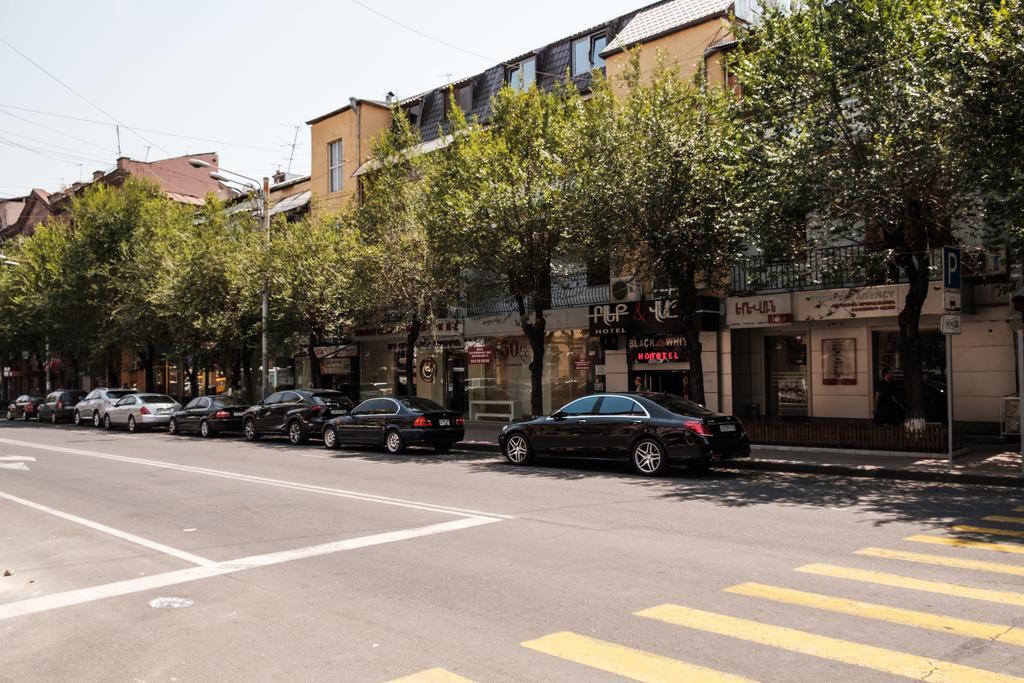 Apartment On Hanrapetutyan Street Ereván Exterior foto